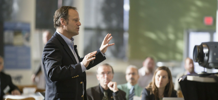 12 Best Strategies for First-Time Keynote Speakers - BusinessCollective